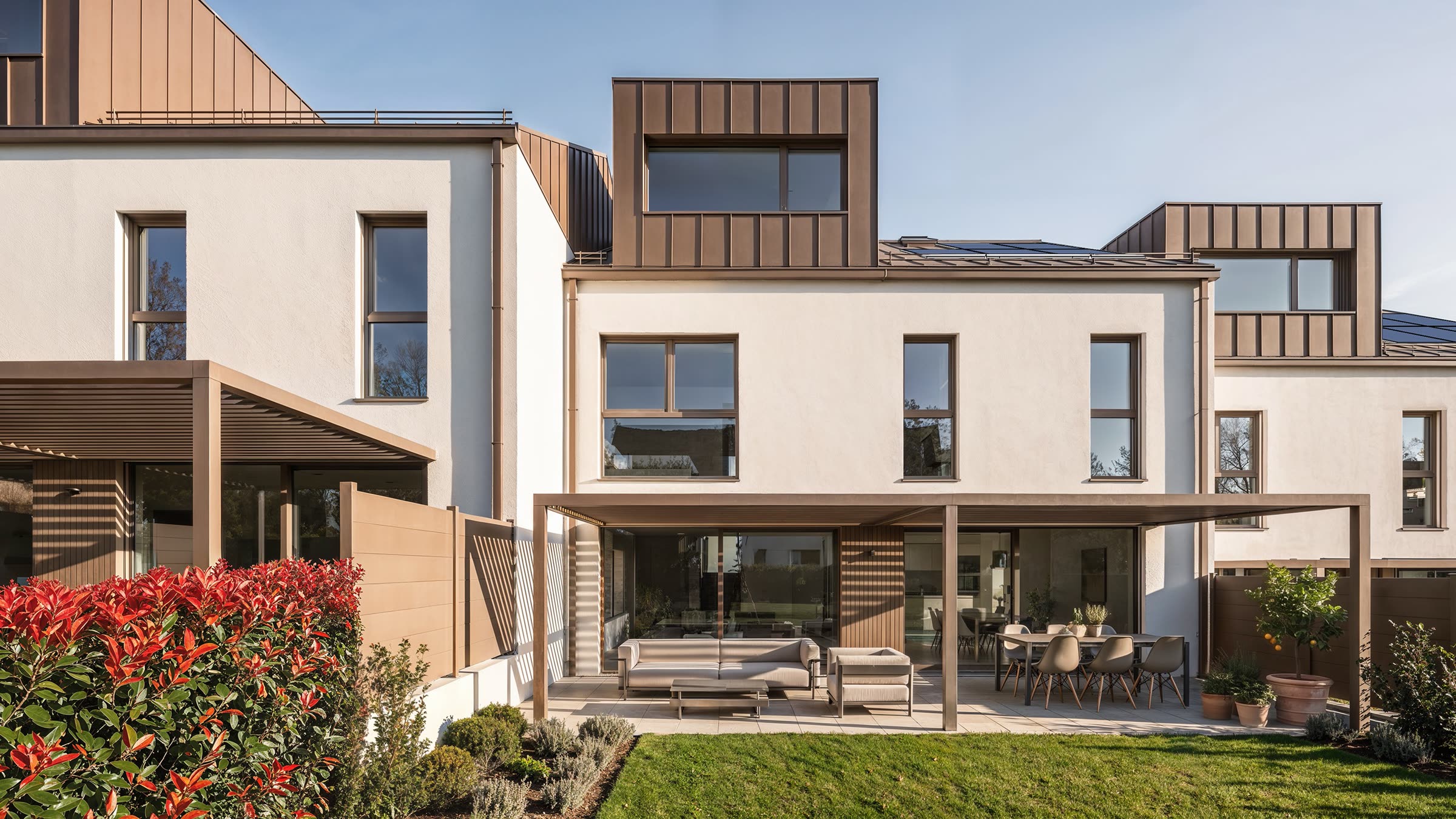 Façades blanches et bardage cuivré — Le Clos des Bruyères